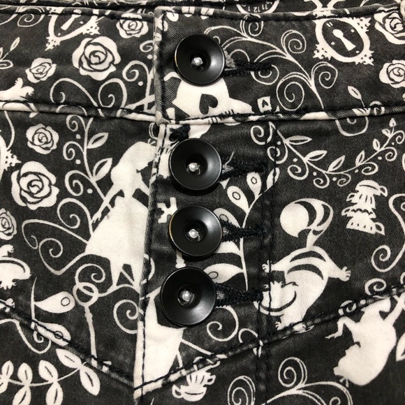 Disney Shorts Size 3 - Picture 3 of 9